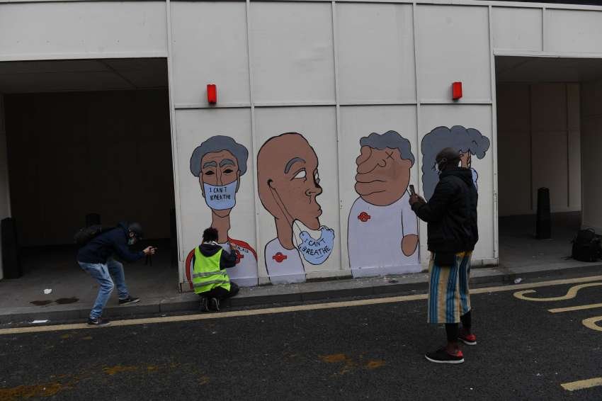 This mural in Floyd's honor was painted in Custom House Square, Belfast.