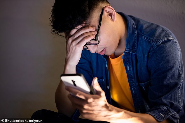 Participants indicated they expected an immediate response if a message had been read, and experienced frustration if they did not receive an immediate reply after their friend read their text messages.