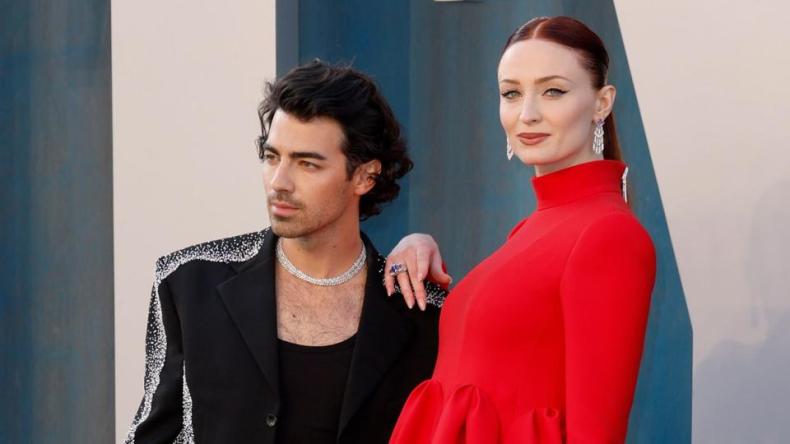 Joe Jonas and Sophie Turner attend the 2022 Vanity Fair Oscar Party hosted by Radhika Jones at Wallis Annenberg Center for the Performing Arts on March 27, 2022 in Beverly Hills, California