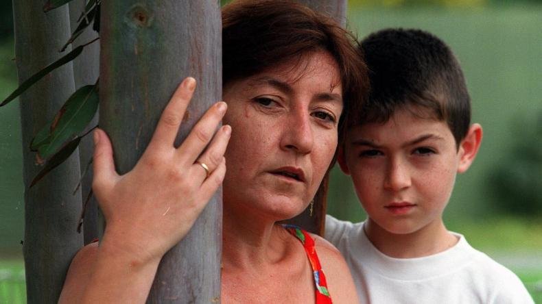 Shooting victim, Barbara “Basia” Hellwich and son, Bodein, in 1998. Bodein was in her arms when William Kelvin Fox shot her three times in 1992 at her Miami caravan. Shooting victim, Barbara “Basia” Hellwich and son, Bodein, in 1998. Bodein was in her arms when William Kelvin Fox shot her three times in 1992 at her Miami caravan.