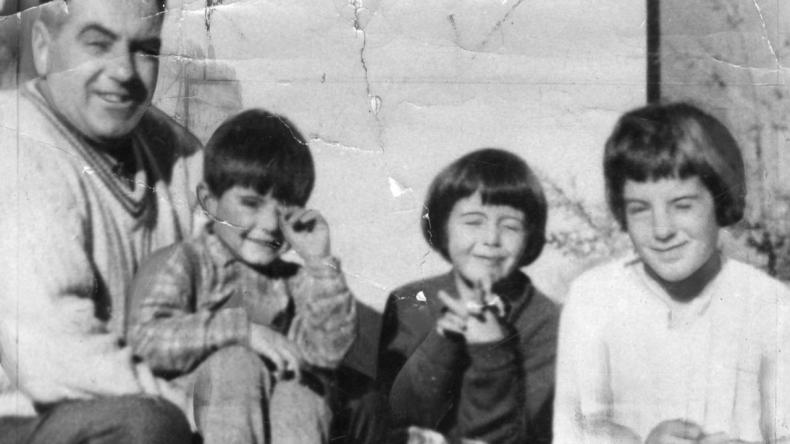 Jim Beaumont with his children Grant, Arnna and Jane the year before they disappeared.